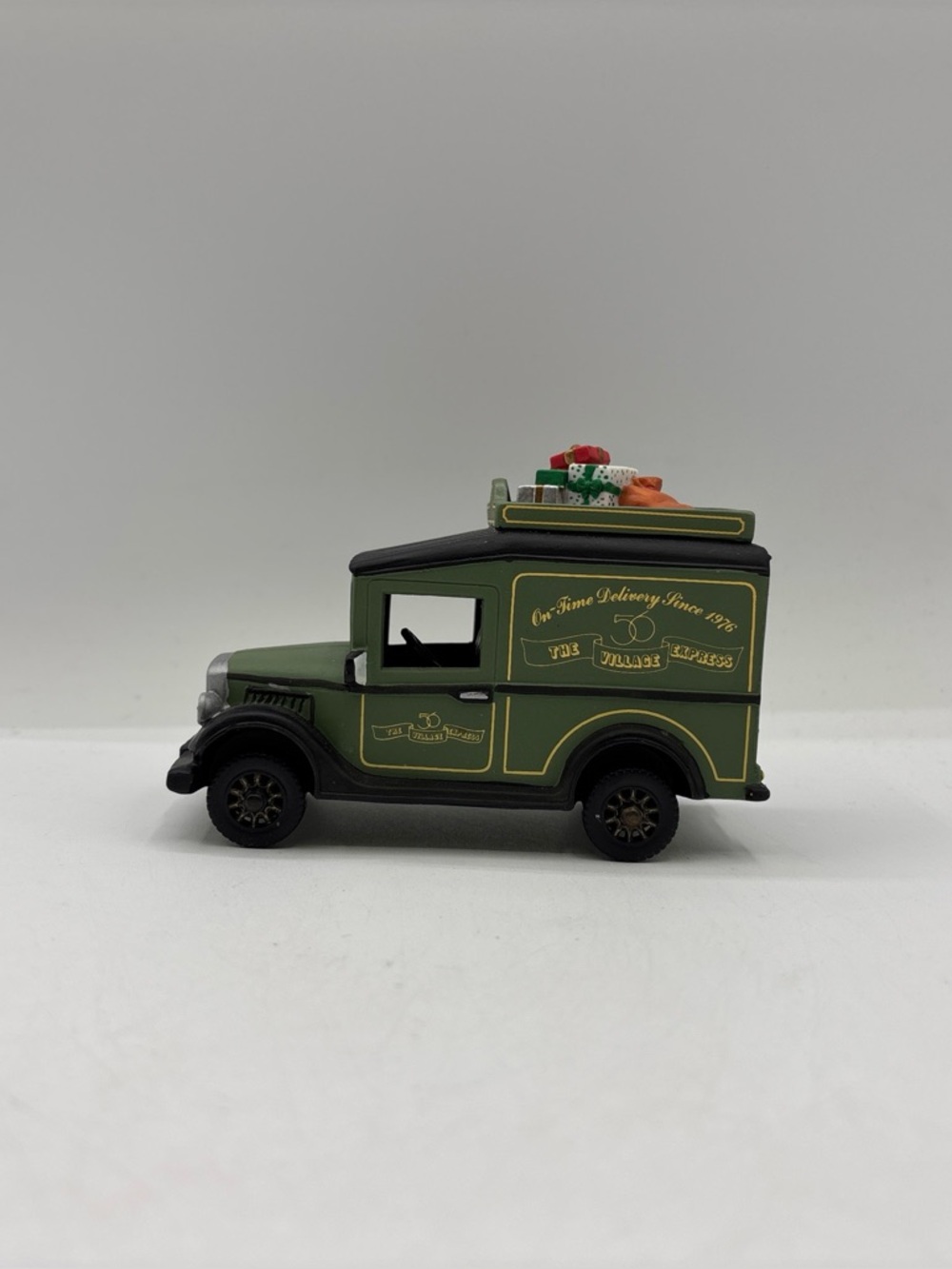 Department 56 1992 Vintage Heritage Village Collection Village Express Van 58653